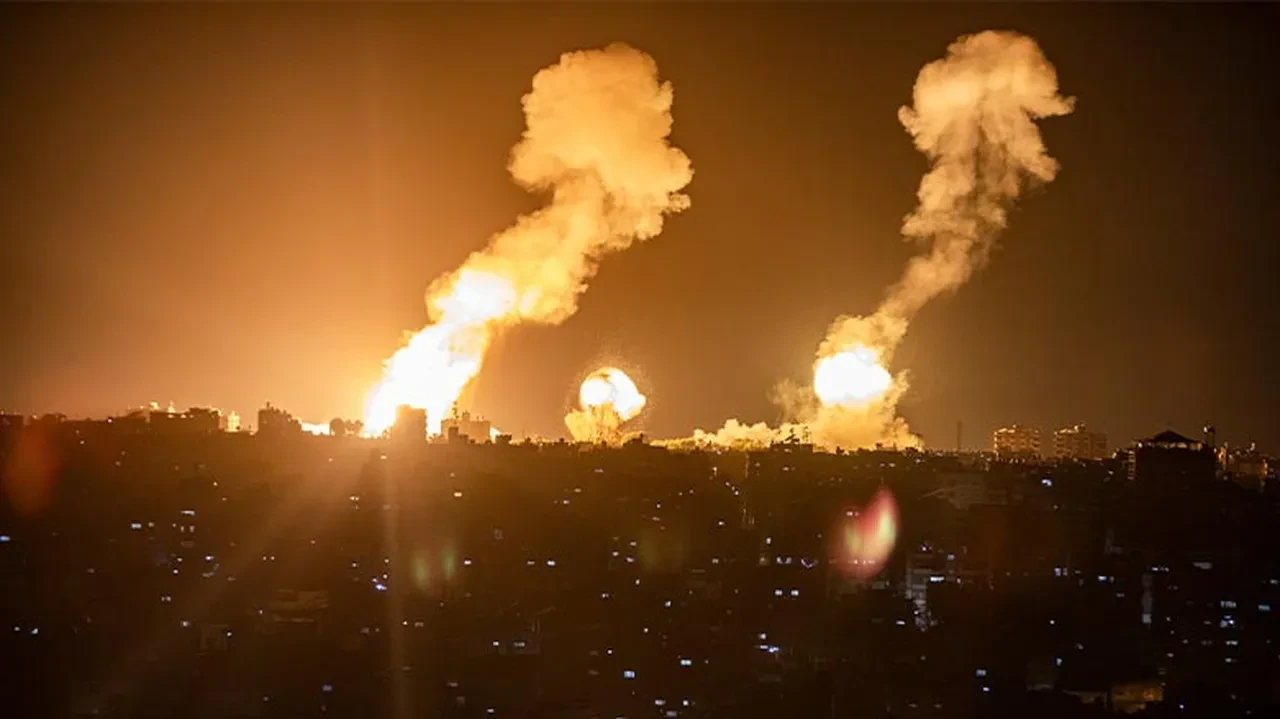 İsrail Lübnan'a hava saldırısı düzenledi: Ölü ve yaralılar var
