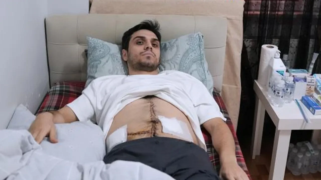 İstanbul'da metro çıkışında dehşet! Çocuklar tarafından 6 yerinden bıçaklandı: Üzerine bir de taşlandı 