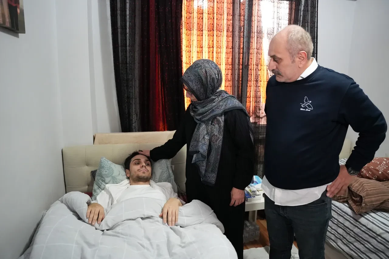 İstanbul'da metro çıkışında dehşet! Çocuklar tarafından 6 yerinden bıçaklandı: Üzerine bir de taşlandı 