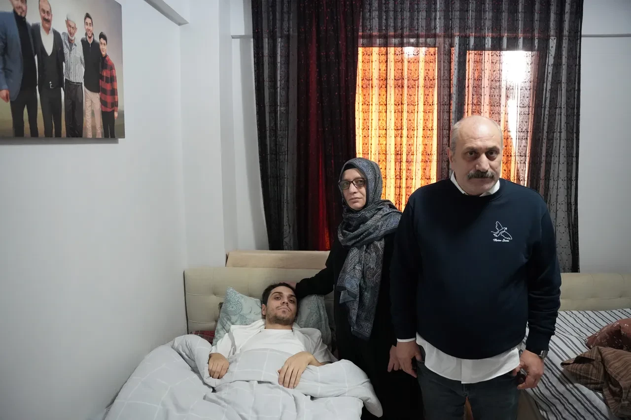 İstanbul'da metro çıkışında dehşet! Çocuklar tarafından 6 yerinden bıçaklandı: Üzerine bir de taşlandı 