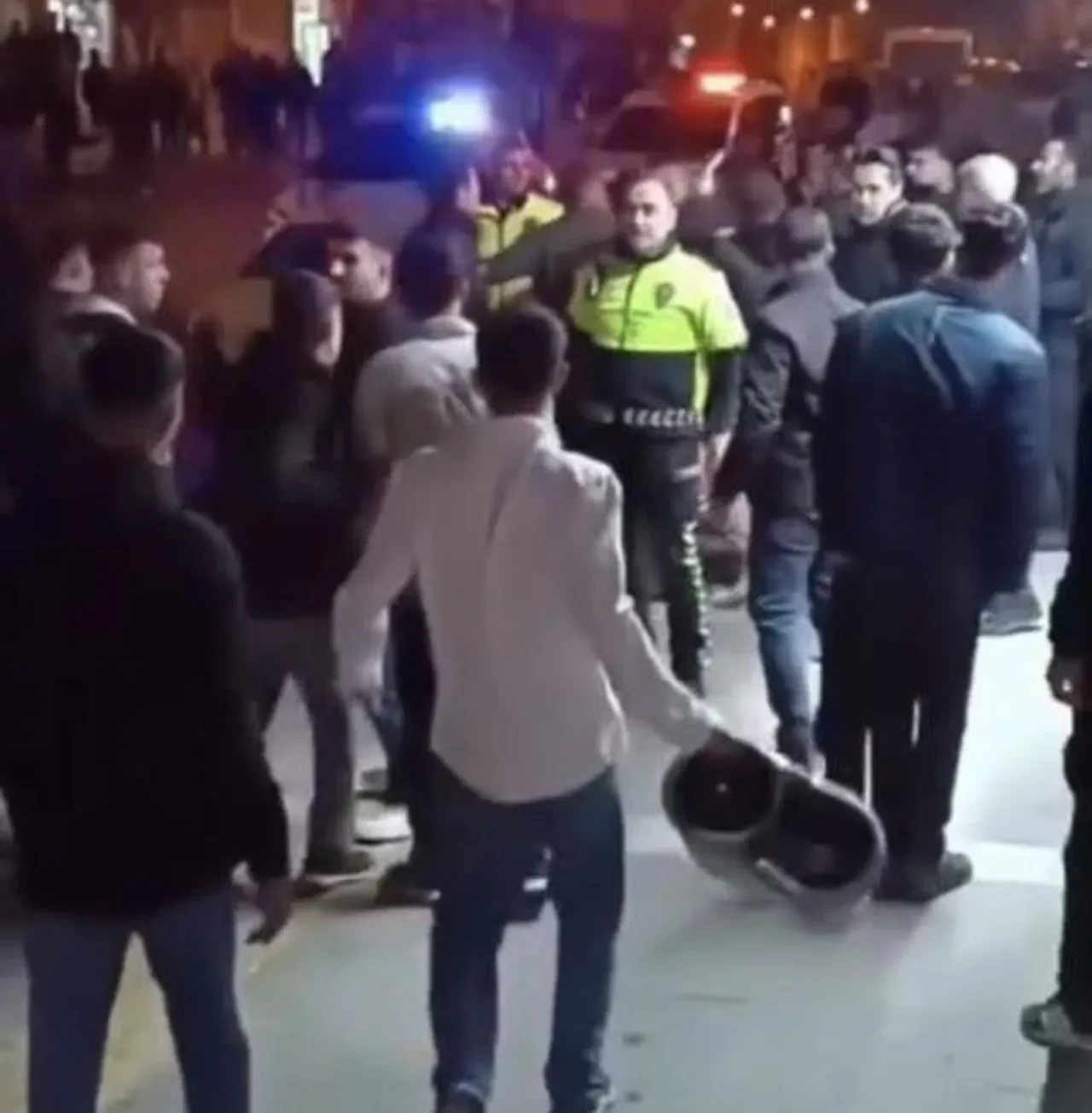 Mardin’de tekmeli, kovalı ve fırçalı kavgada 3 kişi yaralandı