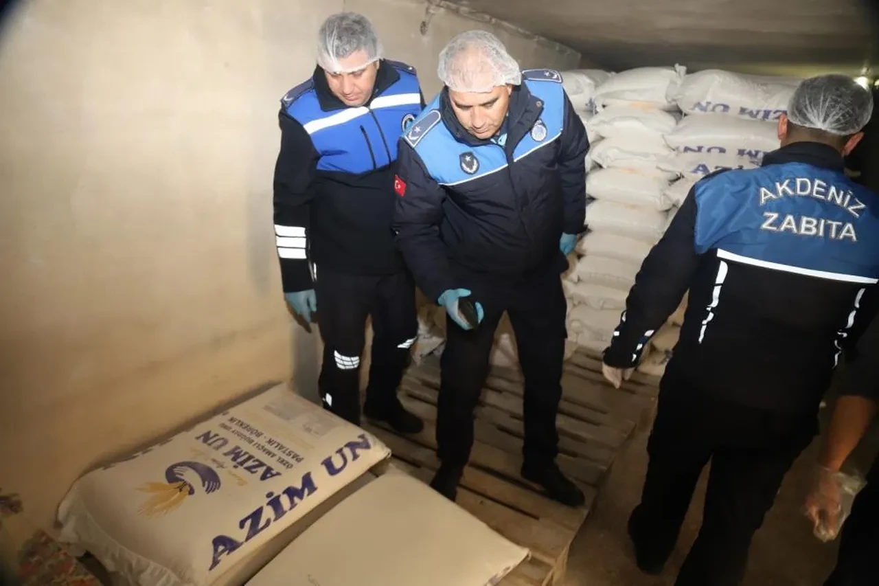 Mersin'de kaçak fırındaki mide bulandıran görüntü denetimde ortaya çıktı