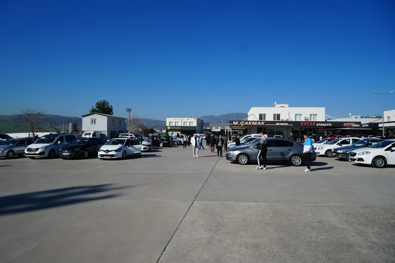 Otomobil pazarında altın durgunluğu: İkinci el piyasası Nisan ayını bekliyor