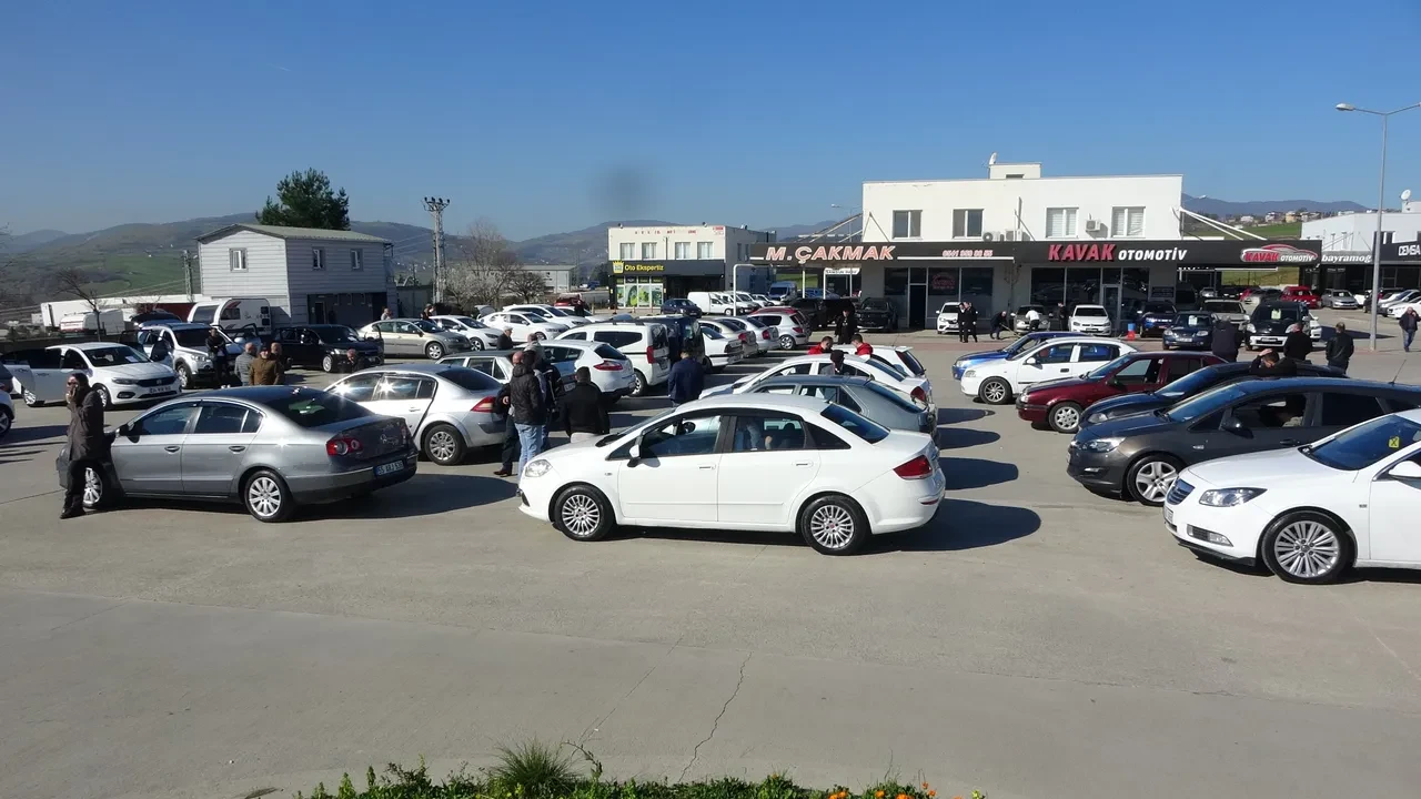Otomobil pazarında altın durgunluğu: İkinci el piyasası Nisan ayını bekliyor
