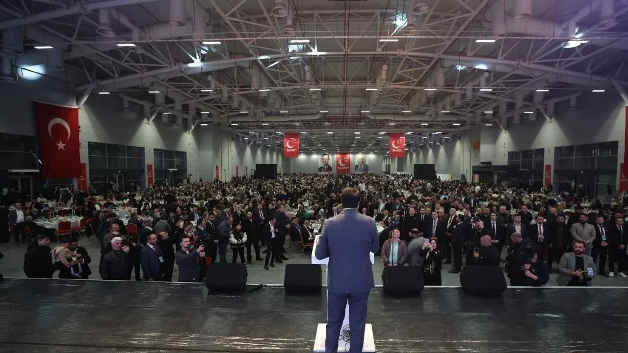 Siyasi kulislerde konuşulan Milli Görüş'te birleşme sinyali: Saadet Partisi iftarındaki buluşma dikkat çekti