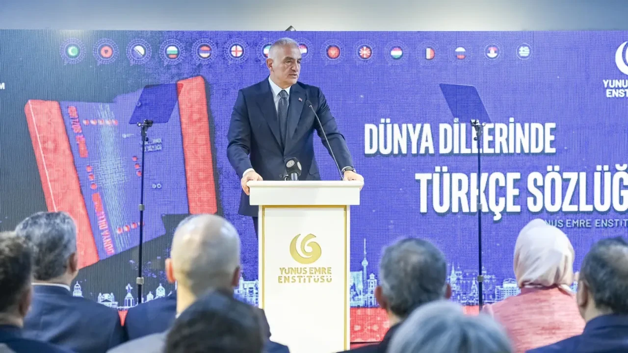 Türkçenin kültürel izleri sözlükte buluştu! Bakan Ersoy dünya dillerinde Türkçe projesini tanıttı