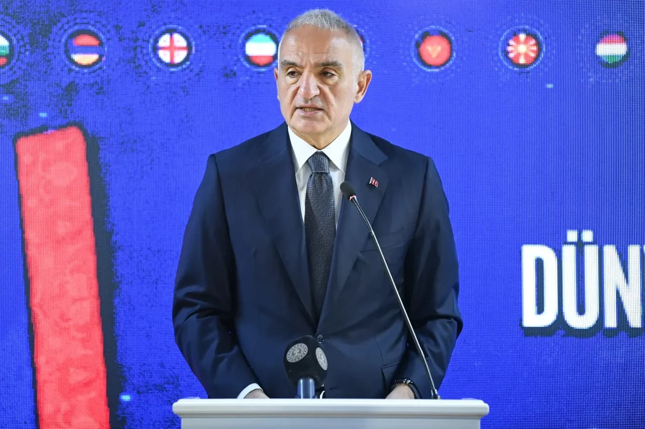 Türkçenin kültürel izleri sözlükte buluştu! Bakan Ersoy dünya dillerinde Türkçe projesini tanıttı