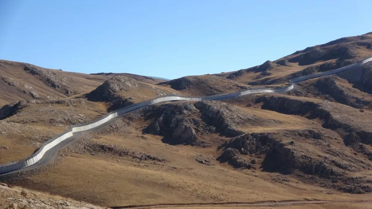 İran sınırında savaş alarmı! Türk askeri tetikte