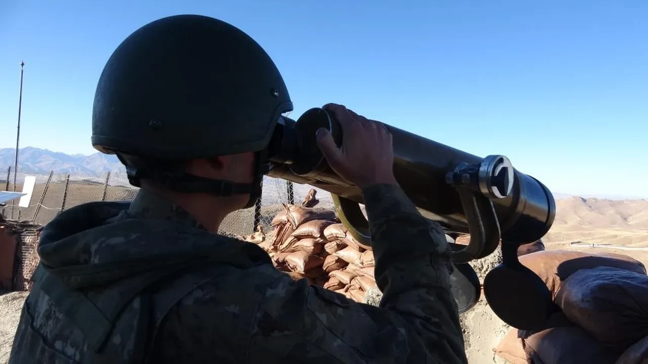 İran sınırında savaş alarmı! Türk askeri tetikte