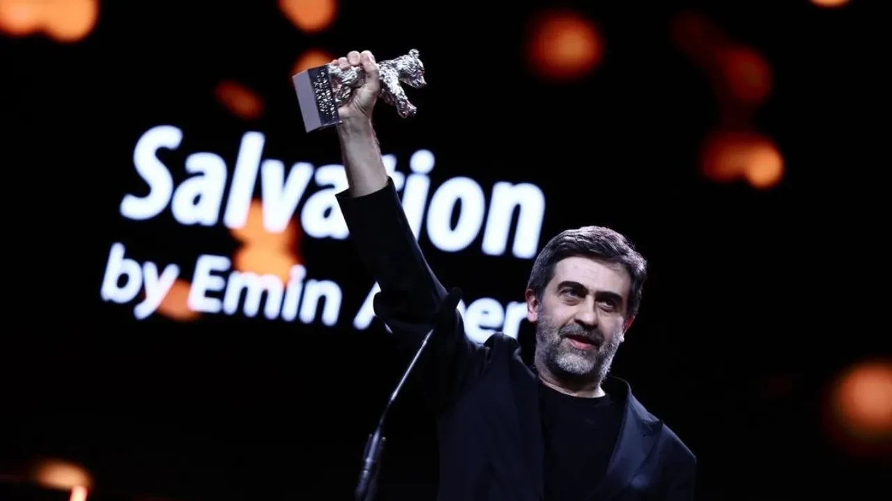 Türküler Almanya da tarih yazdı! Sarı Zarflar ve Kurtuluş ödüllerle dönüyor