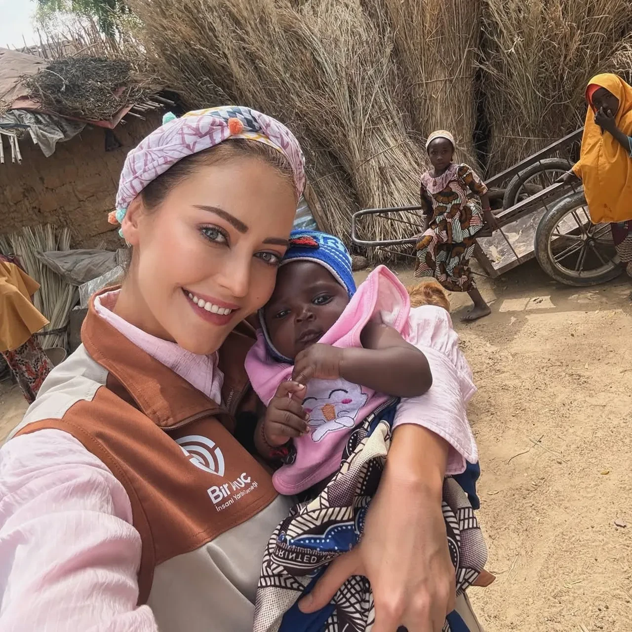 Ünlü oyunculardan anlamlı hareket! Emre Özmen ve Tuğba Melis Türk Ramazan ayında kıta değiştirdi