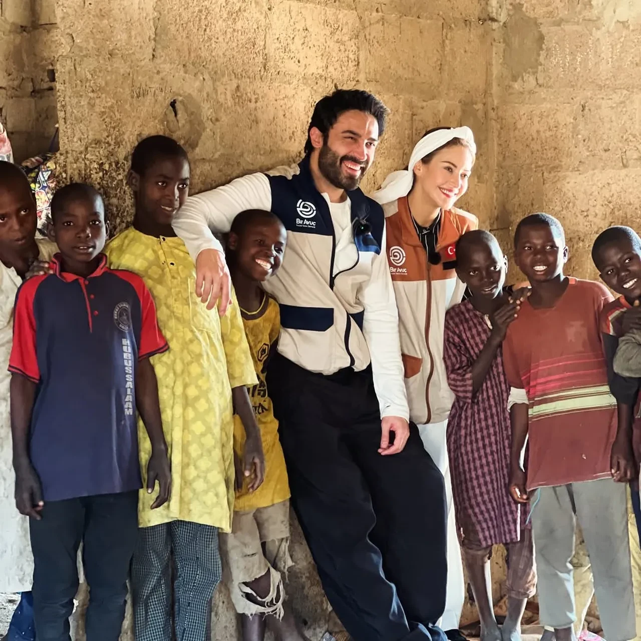 Ünlü oyunculardan anlamlı hareket! Emre Özmen ve Tuğba Melis Türk Ramazan ayında kıta değiştirdi