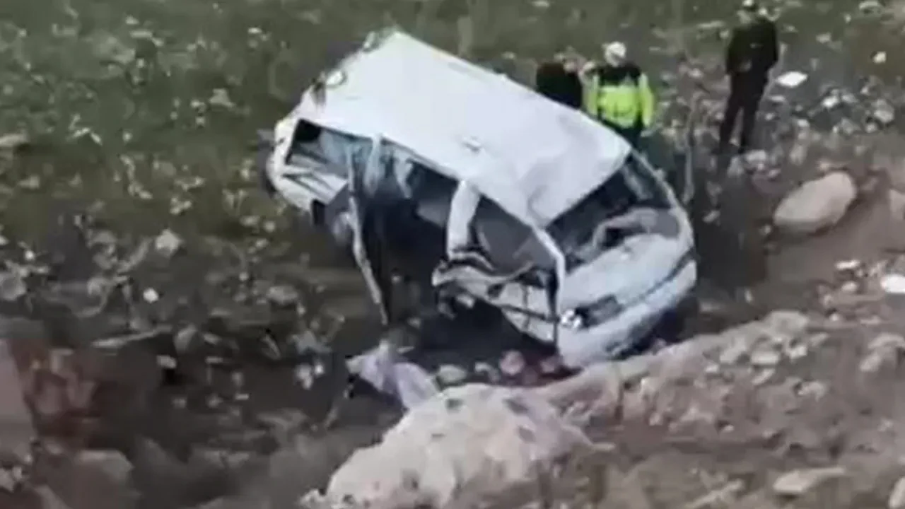 Batman'da feci kaza! Araç uçuruma yuvarlandı: 3 ağır yaralı