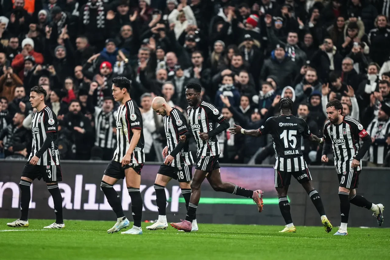 Beşiktaş Göztepe'yi dağıttı: Dolmabahçe'deki Süper Lig akşamında gol yağmuru!