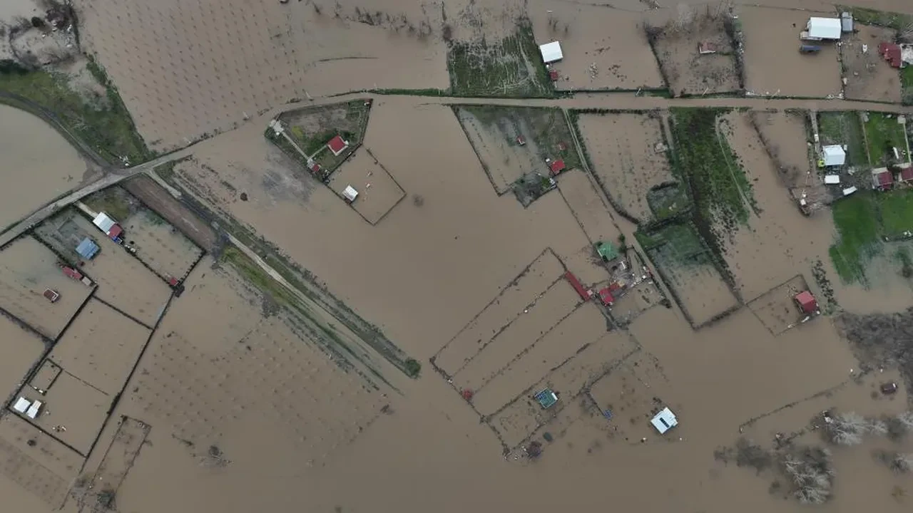 Edirne sular altında kaldı! Bölgede kırmızı alarm verildi