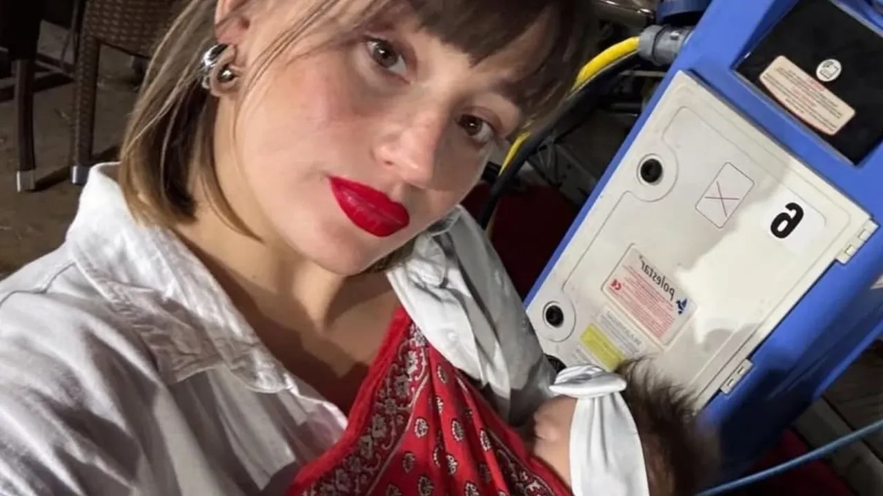 Gizem Karaca, kızı Leyla Yaz’ın yüzünü ilk kez paylaştı! Minik Leyla Yaz sosyal medyada gündem oldu