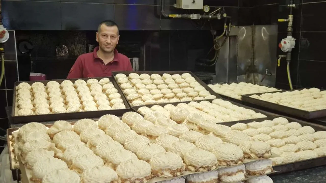 İftar sofralarının vazgeçilmezi! Ustalar uyumadan yapıyor, günde 10 bin adet üretiliyor