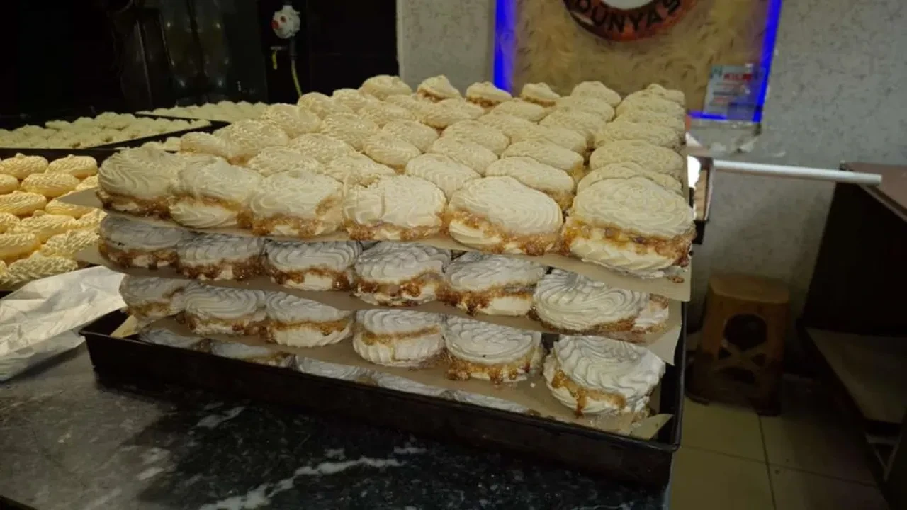 İftar sofralarının vazgeçilmezi! Ustalar uyumadan yapıyor, günde 10 bin adet üretiliyor