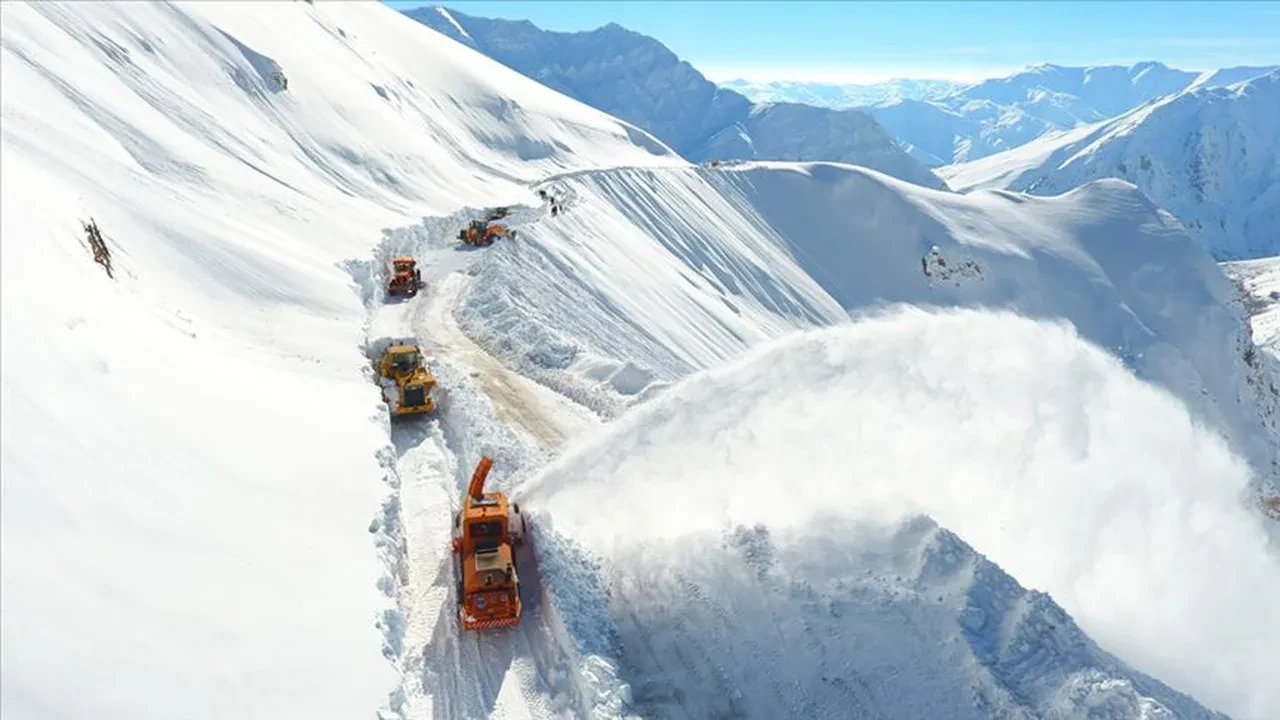 Kış geri geliyor! Meteoroloji'den 12 il için kar uyarısı: Sıcaklık 9 derece düşecek