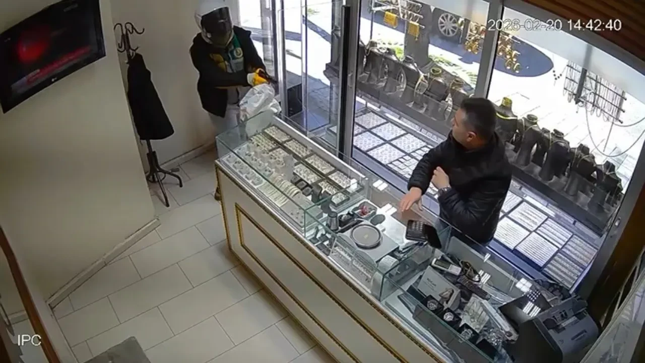 Kuyumcu soygunu kamerada! Korku dolu anlar saniye saniye kaydedildi