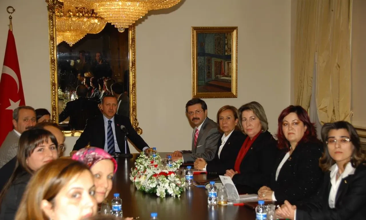 Memurluğu bıraktı, kendi markasını kurdu! Şimdi 100 kişiye iş veriyor