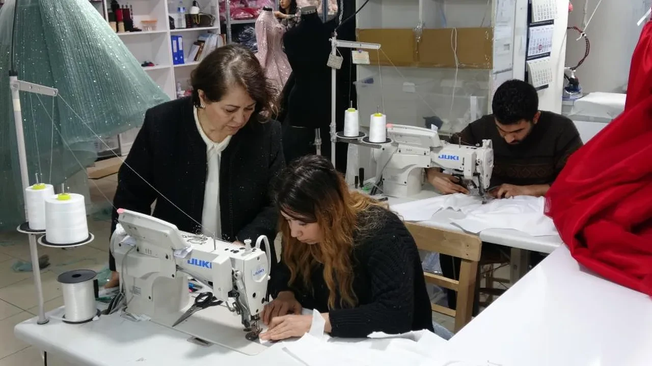 Memurluğu bıraktı, kendi markasını kurdu! Şimdi 100 kişiye iş veriyor