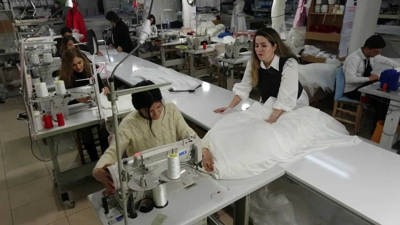 Memurluğu bıraktı, kendi markasını kurdu! Şimdi 100 kişiye iş veriyor