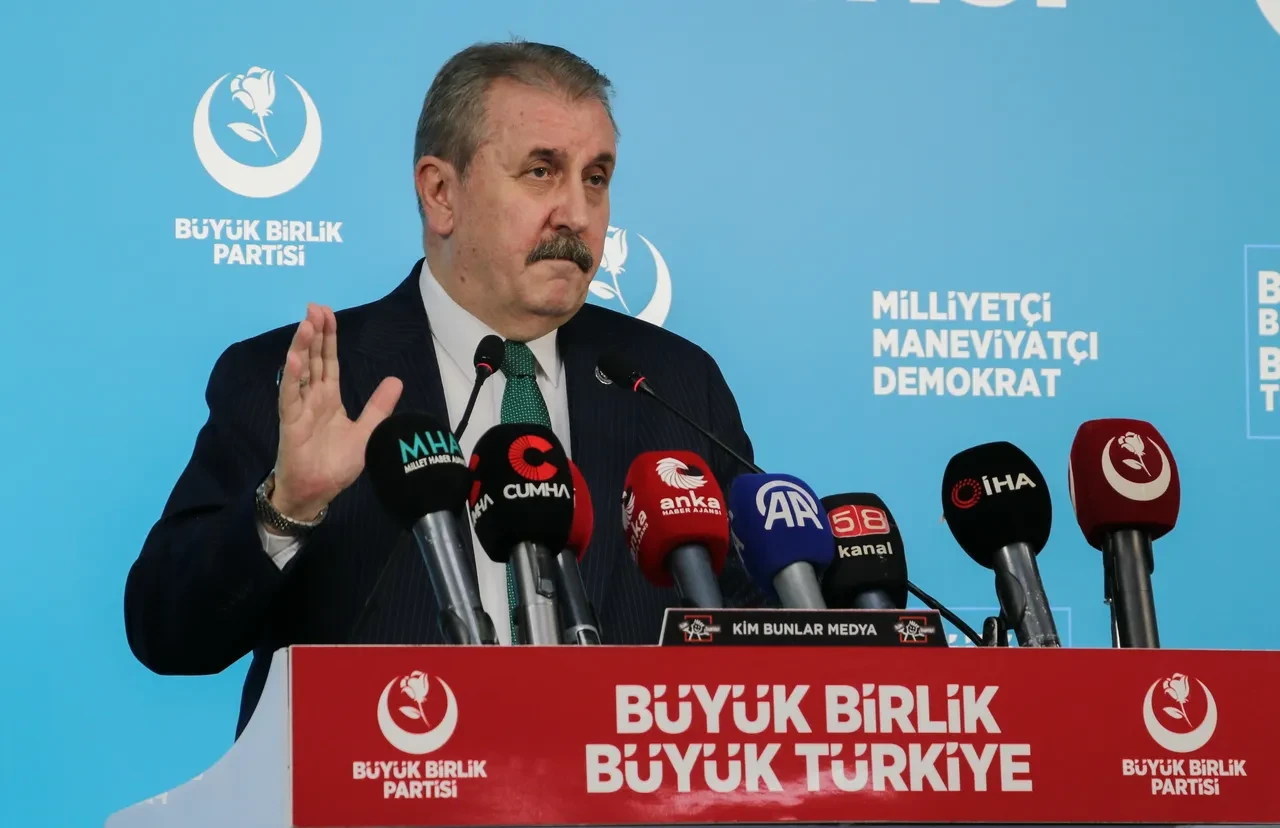 Mustafa Destici'den laiklik bildirisine sert tepki: Reddediyorum, kınıyorum!