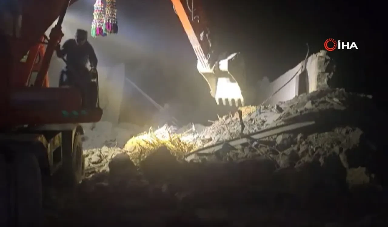 Pakistan havadan ölüm yağdırdı! Afganistan bilançoyu açıkladı