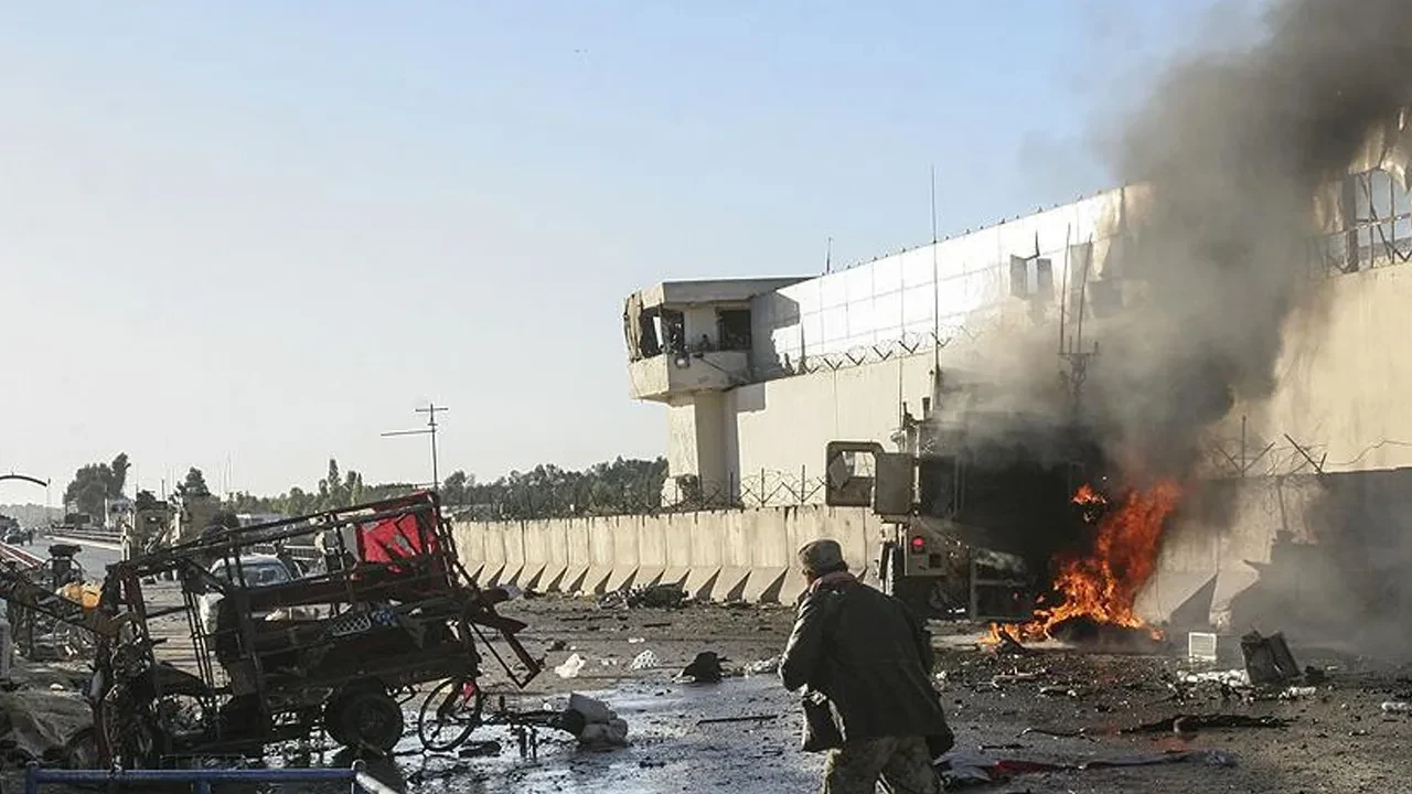 Pakistan'dan Afganistan'a hava saldırısı