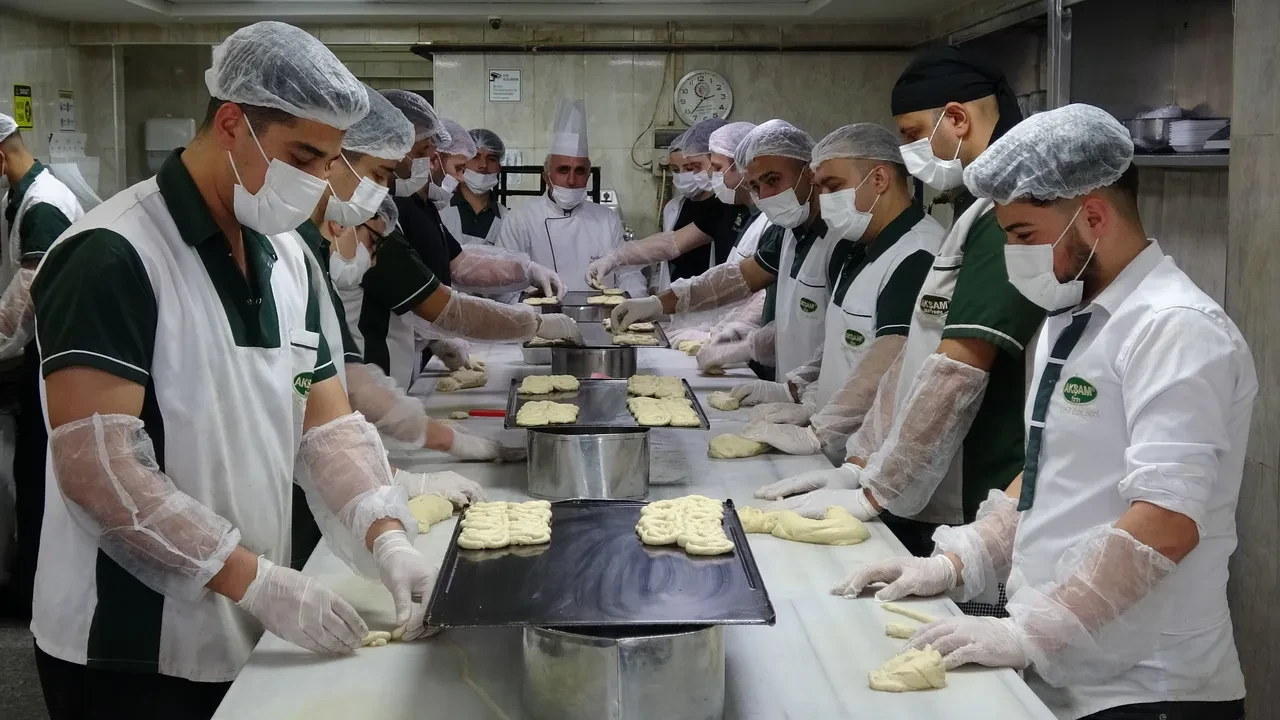 Sadece Ramazan’da yapılıyor! 7’den 70’e herkes alabilmek için sırada