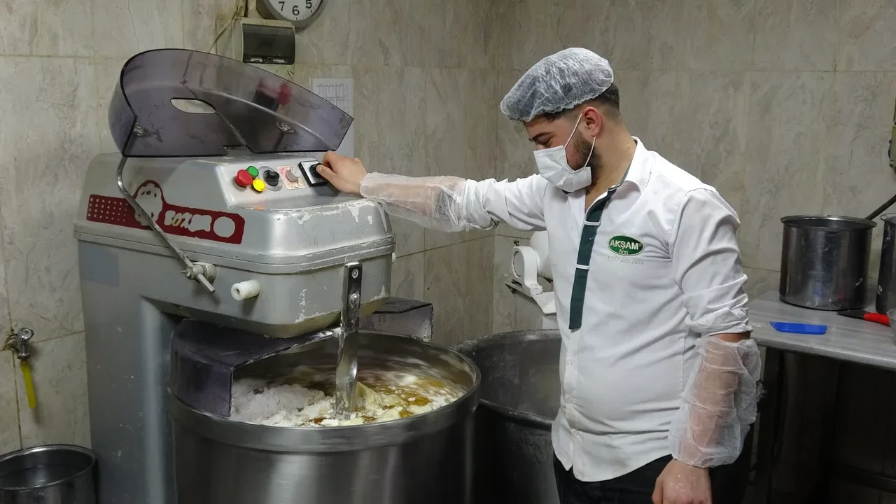 Sadece Ramazan’da yapılıyor! 7’den 70’e herkes alabilmek için sırada