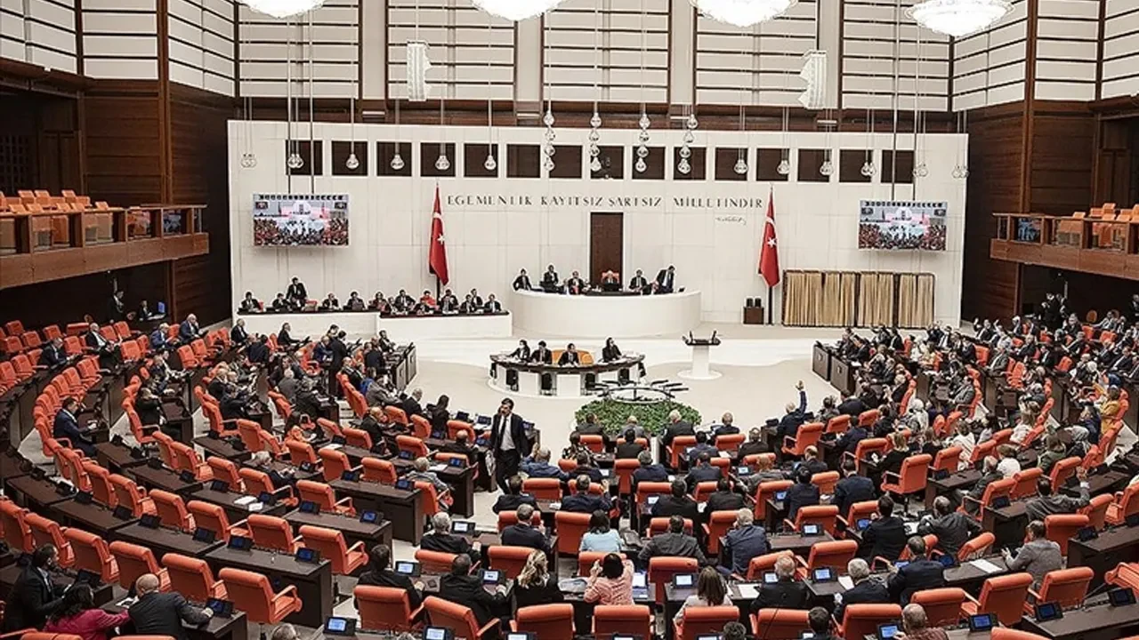 TBMM'ye gönderilen dilekçeler şaşırttı! Üniversitede üniforma, yapay zekalı yargılama, dövmecilerin kapatılması 