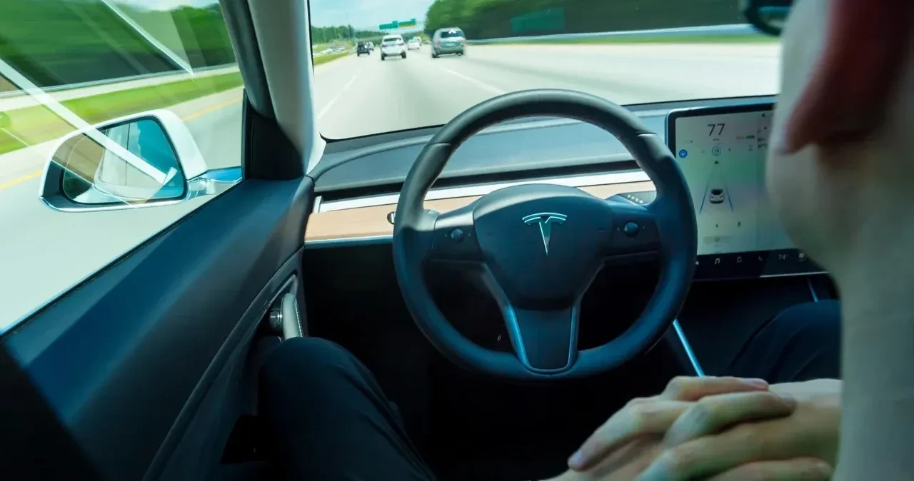 Tesla'ya 243 milyon dolarlık otopilot cezası