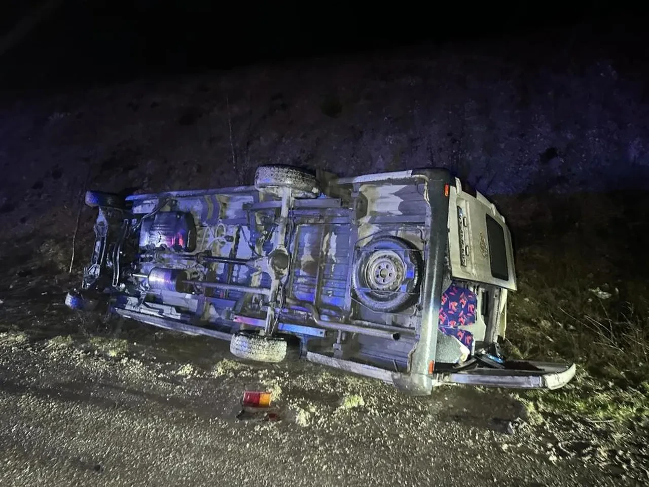 Uşak'ta fabrika işçilerini taşıyan servis devrildi: 17 yaralı