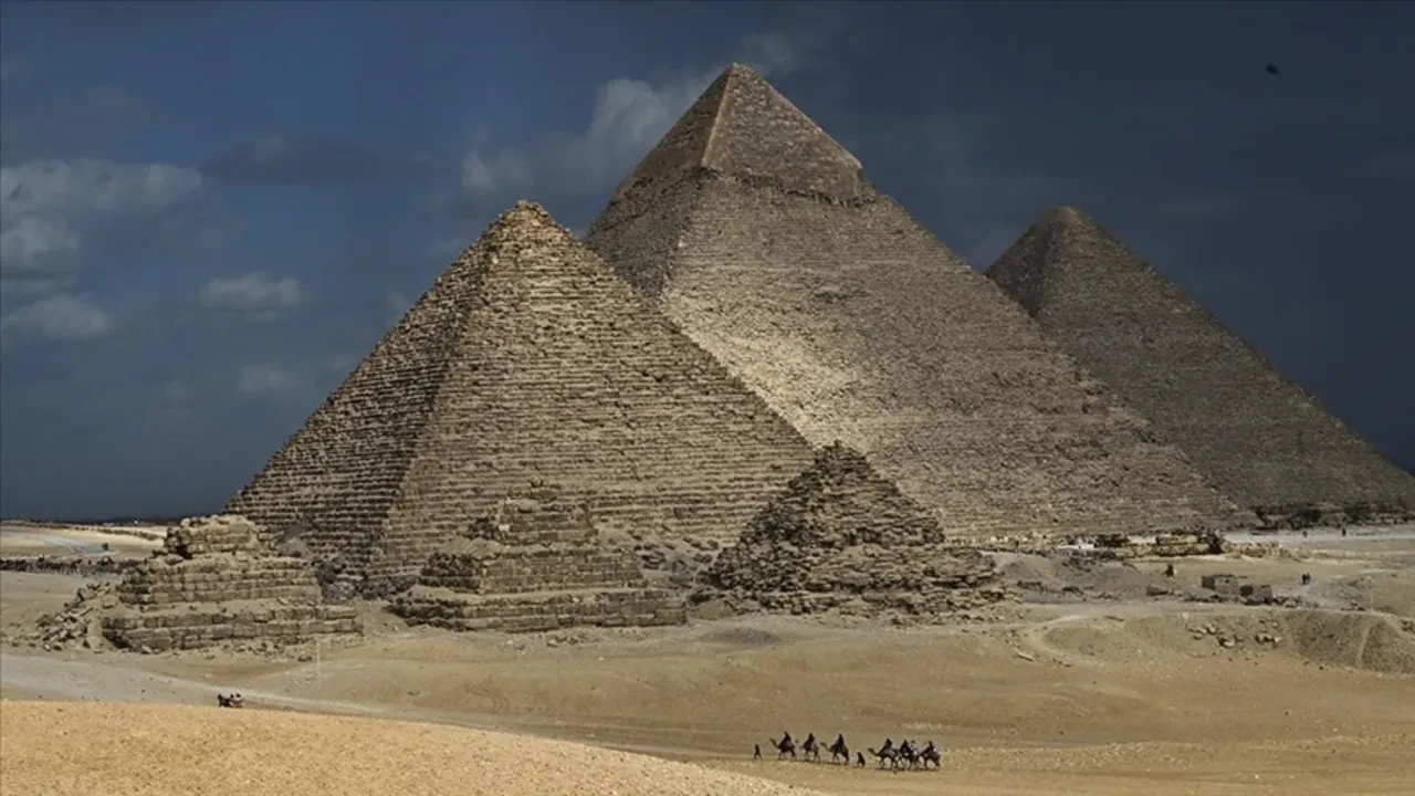 Giza Piramitleri 
