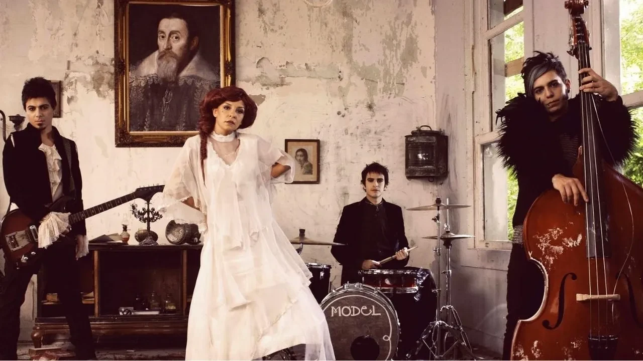 Yıllar önce ayrılan Model grubundan şaşırtan hamle! Eski grup üyeleri birbirlerini sosyal medyadan takibe aldı