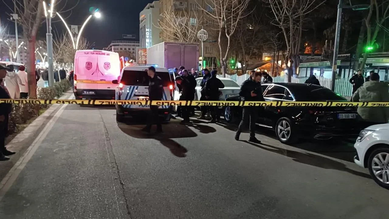 Batman'da uzun namlulu silahla sokakta rastgele ateş açtı: 2 yaralı
