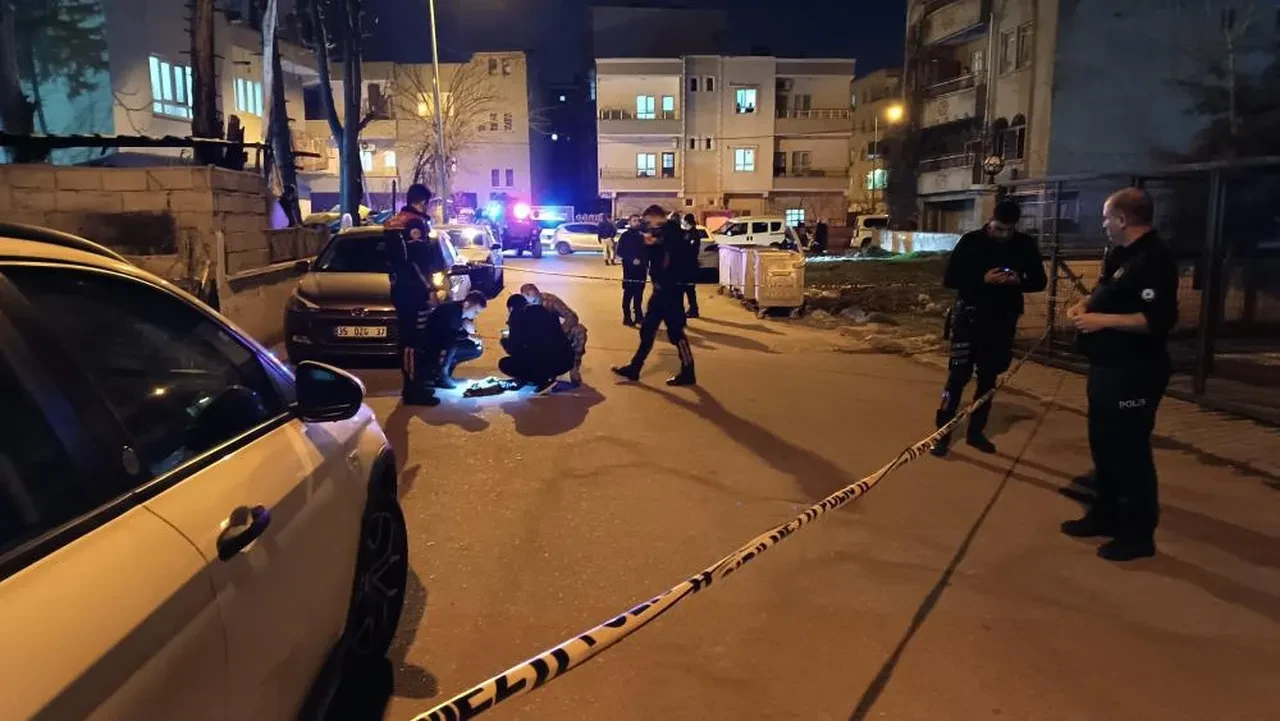 Batman'da uzun namlulu silahla sokakta rastgele ateş açtı: 2 yaralı