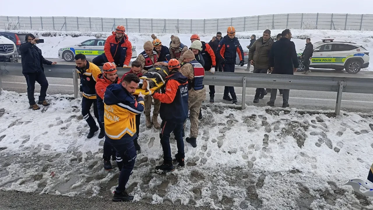 Erzurum'da zincirleme trafik kazası! Ölü ve yaralılar var