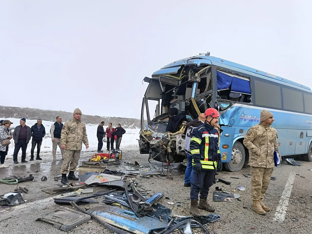 Erzurum'da zincirleme trafik kazası! Ölü ve yaralılar var