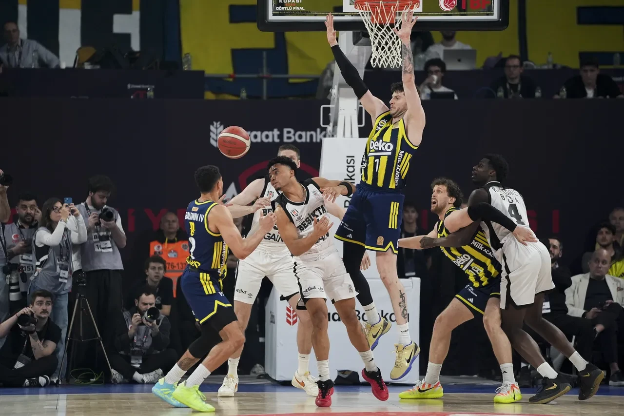 Fenerbahçe Beko Beşiktaş Gain maçı kaç kaç bitti Türkiye Kupasını kim kazandı?