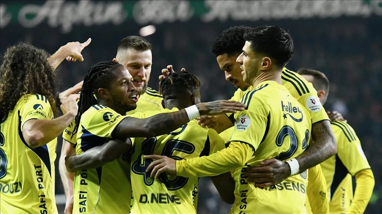 Fenerbahçe Kasımpaşa CANLI nereden izlenir? Maç kadrosu açıklandı