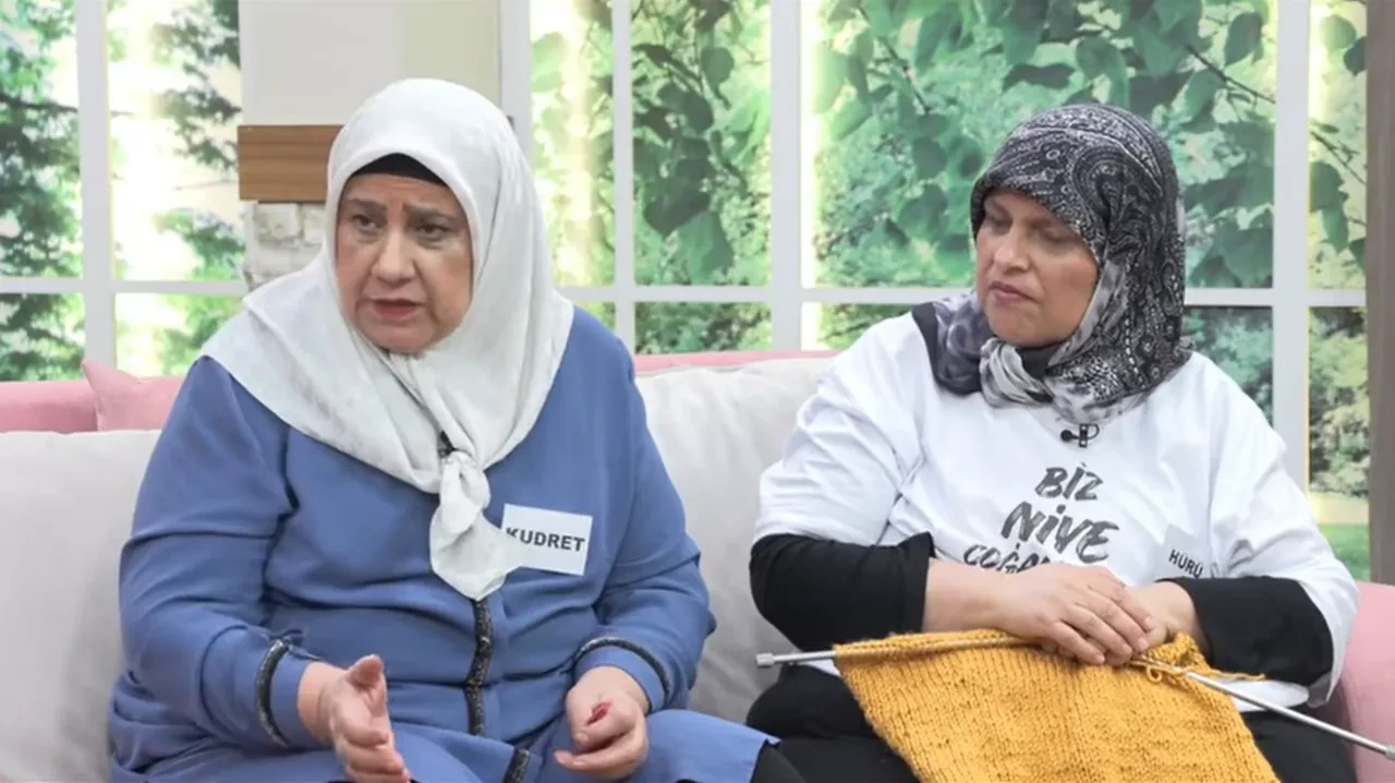 Gelinim Mutfakta Nesibe gözyaşlarına boğuldu! Sunucu Aslı Hünel'in kollarında kayınvalideye sert sözler