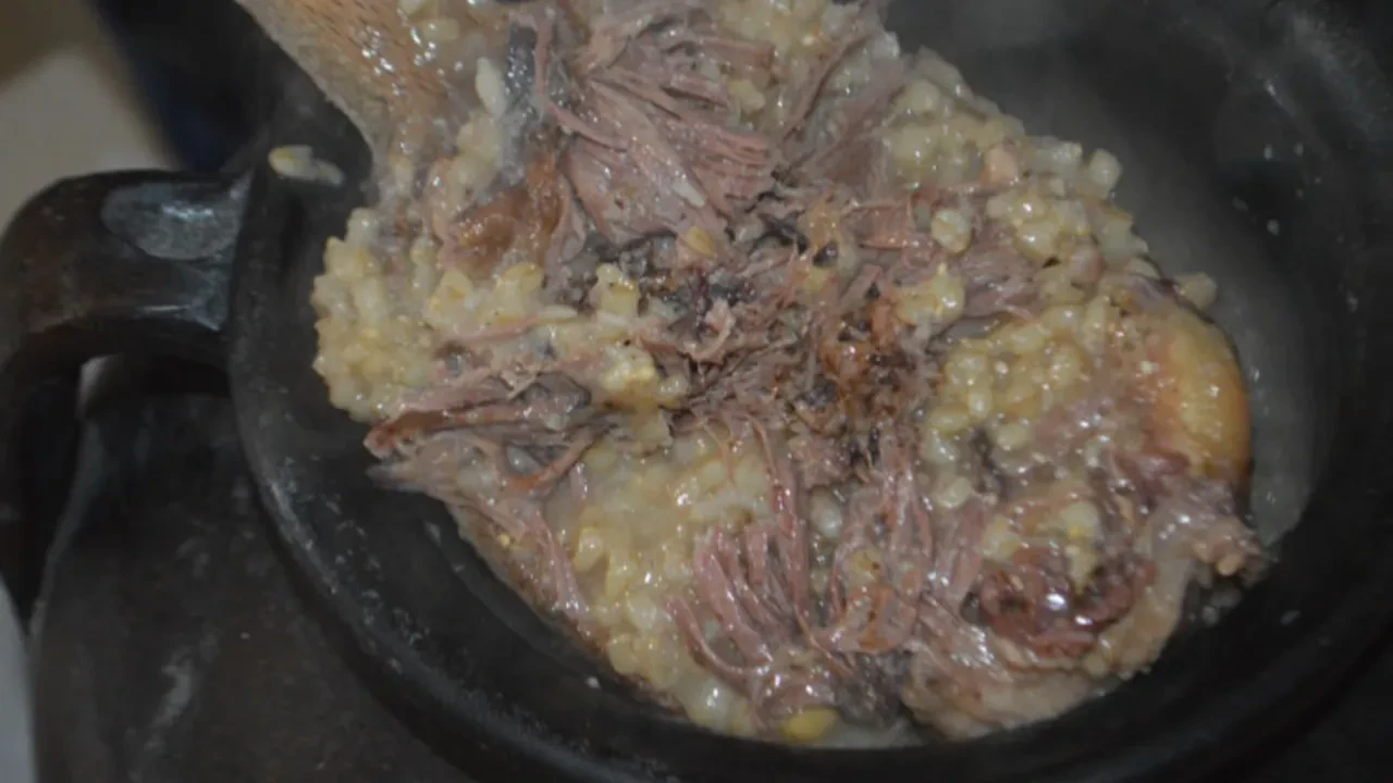 İftar sofrasının asırlık misafiri: Tam 8 saatte pişiyor, davul sesini duyan fırınlara koşuyor!