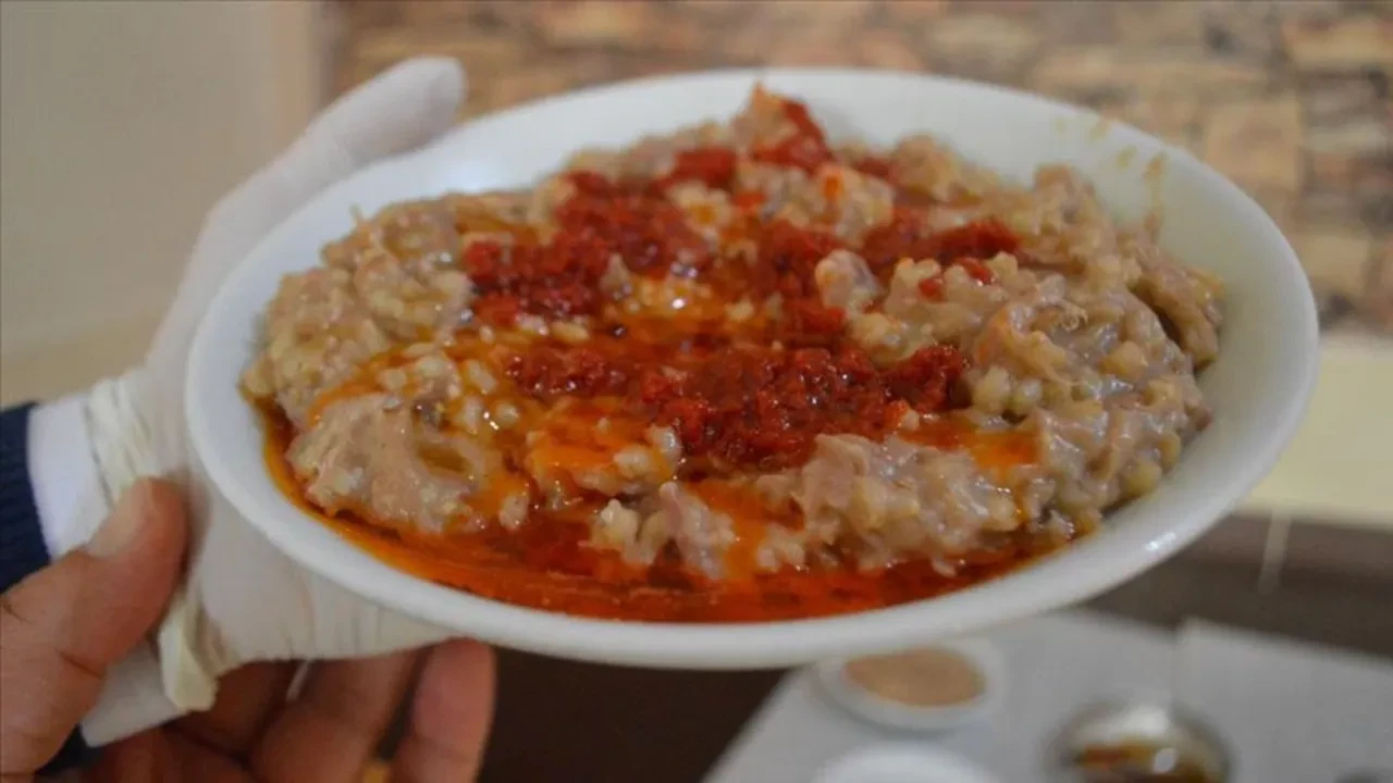 İftar sofrasının asırlık misafiri: Tam 8 saatte pişiyor, davul sesini duyan fırınlara koşuyor!