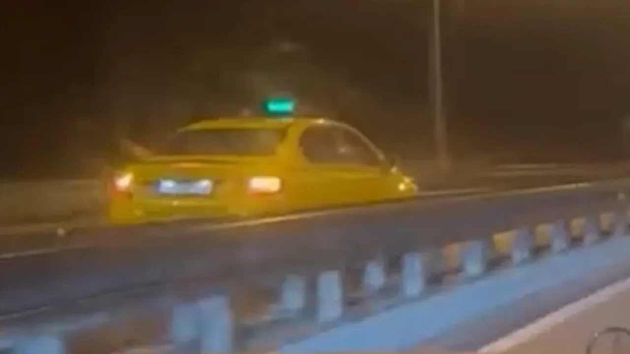 Taksi sürücüsü ters yönde tehlike saçtı! Çarpışmamak için manevra yaptılar