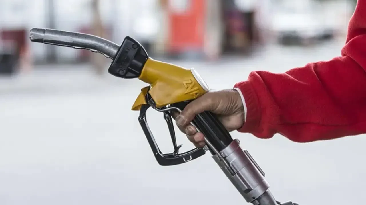 Akaryakıt fiyatları uçuyor: Motorine zam geldi!