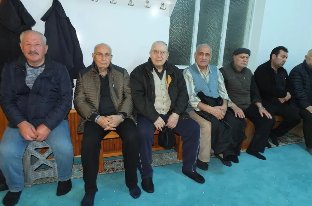 Burhaniye'de ezan 3 dakika önce okundu oruçlar erken açıldı!