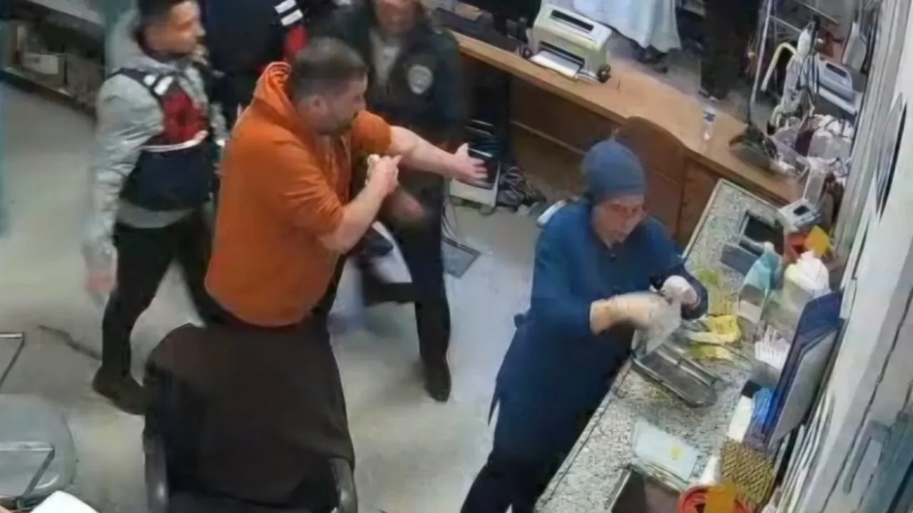 CHP'li ismin hastaneyi birbirine kattığı anlar kamerada! Alkol kontrolü ve kan testini reddetmişti